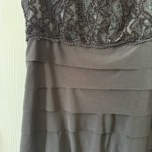 Jones Wear Black Cap Sleeve Gown for Cocktail - Picture 2 of 8